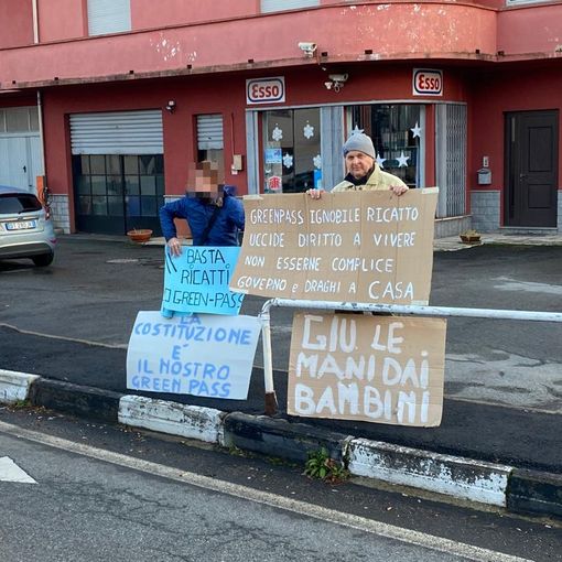 Manifestanti a Serravalle Sesia