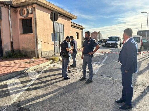 Operai travolti e uccisi dal treno, lo sgomento a Brandizzo: “Scena indescrivibile, resti sparsi per 500 metri” VIDEO