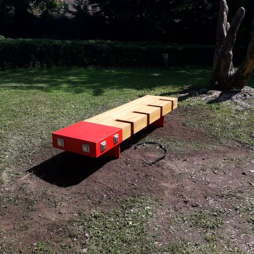 Borgosesia, al Parco Magni installata la panchina tecnologica