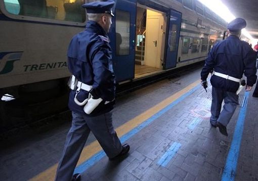 Tenta il suicidio per una delusione d'amore: salvato dalla polizia