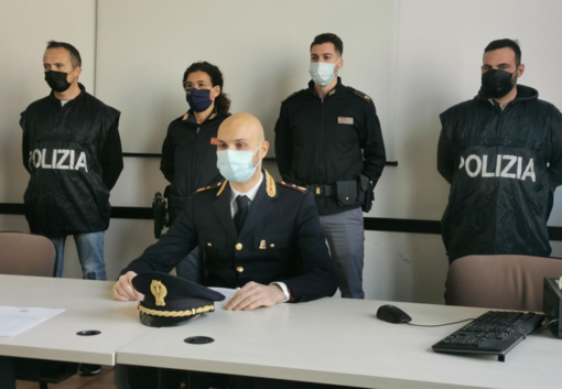 Usavano i bimbi per avvicinare gli anziani e derubarli: in manette una coppia rom. A tradirli la carta di un gelato