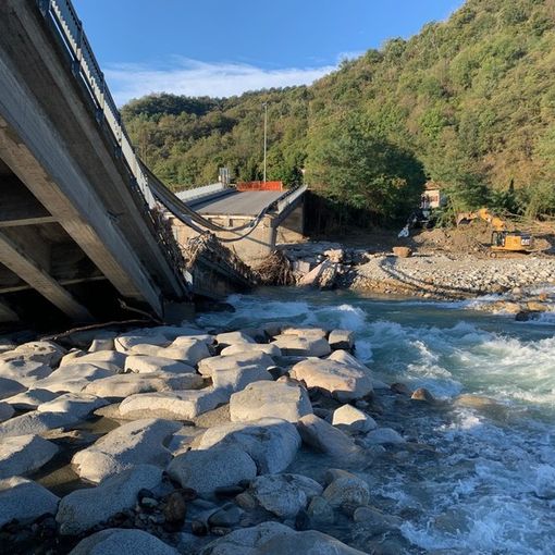 Ponte di Romagnano, iniziata la rimozione delle macerie - Foto