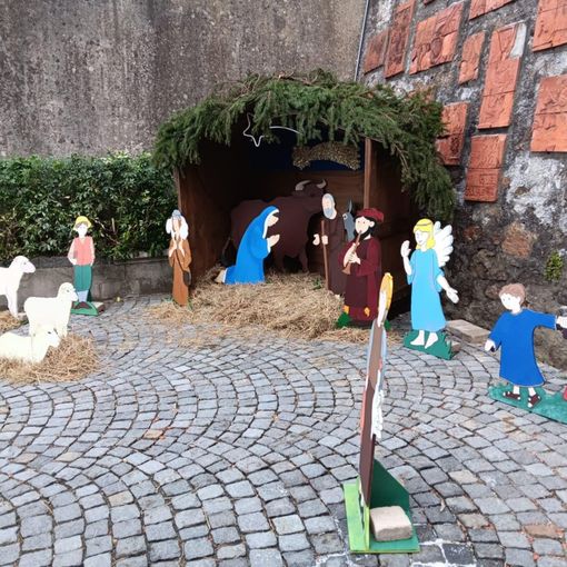 A Portula inaugurato il presepe in piazza