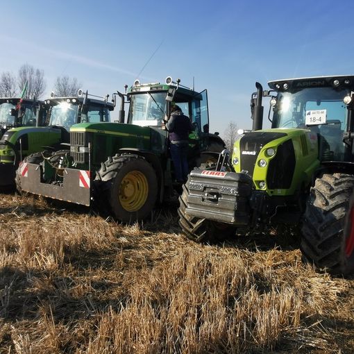 C'è anche Biella alla protesta dei trattori: &quot;Così muore l'agricoltura italiana&quot; FOTO