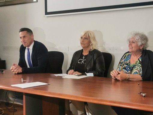 Il presidente Davide Gilardino con Anna Maria Ranghino e Angela Ariotti, componenti del CdA