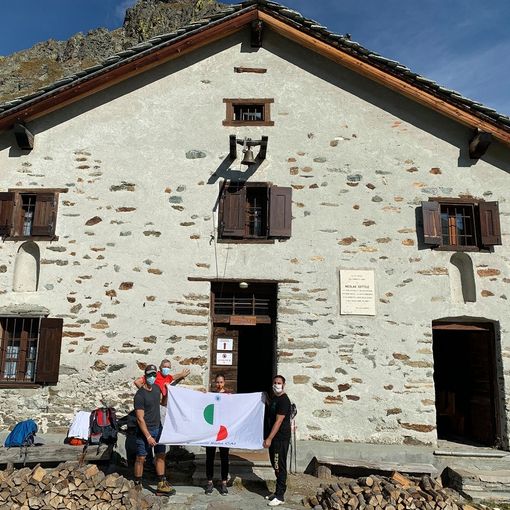 Un giovanissimo gestore al Rifugio Ospizio Sottile ai piedi del Monte Rosa