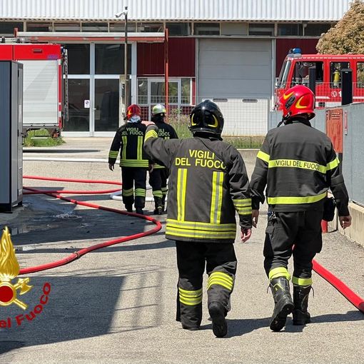 Incendio capannone a Roccapietra