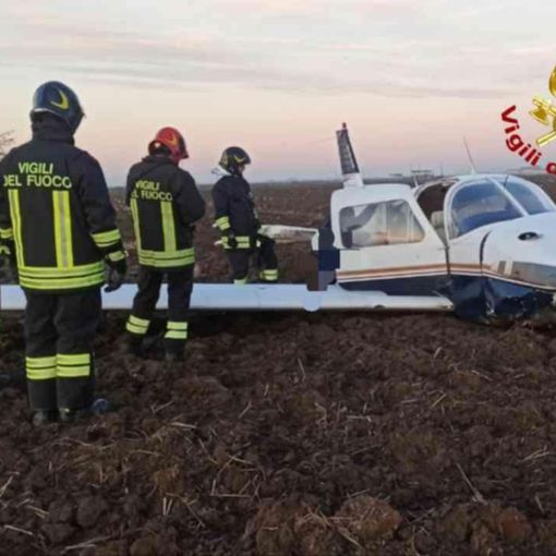 Atterraggio d'emergenza di un velivolo nei campi di Ronsecco
