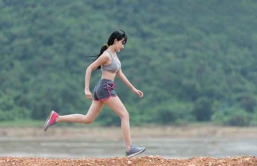 Coronavirus, nuova stretta dal governo: attività motorie solo vicino a casa e chiusura ufficiale di aree gioco e giardini pubblici