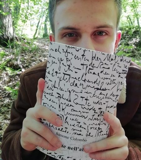 A 18 anni scrive il primo romanzo ed è già in libreria. Intervista a Simone Colombo
