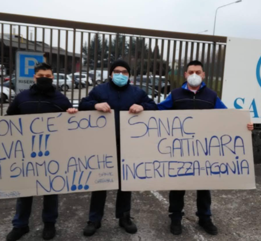 La protesta davanti alla sede SANAC