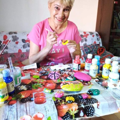 I sassolini birichini di Nicoletta. Colore per le strade di Serravalle