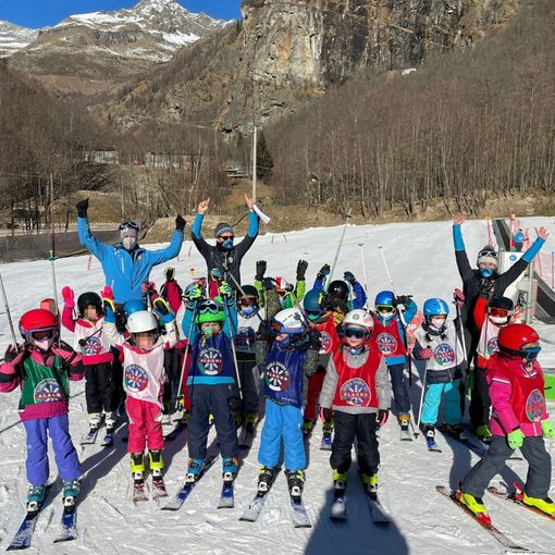 Alagna, un corso gratuito per avvicinare i bambini al mondo degli sci e della montagna