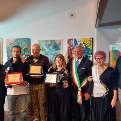 A Varallo la Seconda Biennale d’Arte Contemporanea: la foto con il sindaco e i vincitori.