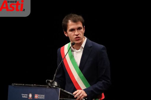 Meloni ad Asti, il sindaco di Zumaglia ha aperto gli interventi.