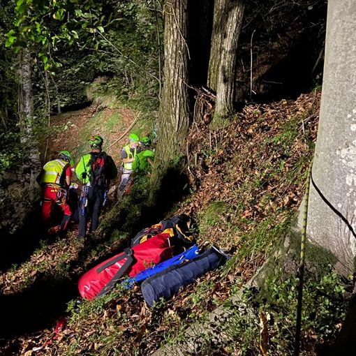 Pensionato trovato morto in fondo a un dirupo, l'intervento del Soccorso Alpino