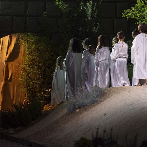 I bambini dell’Associazione Teatro Popolare di Sordevolo si preparano alla loro Passione (foto e. eletto)