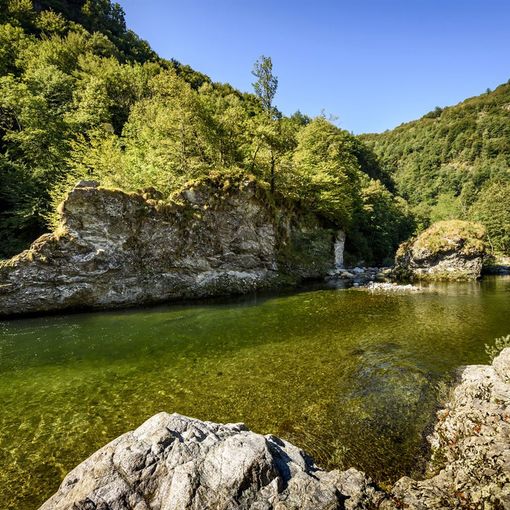 Val Mastellone: Borghi pittoreschi nella conca di smeraldo