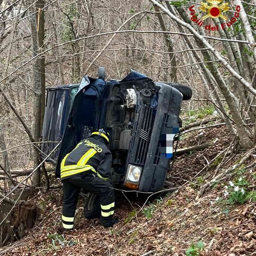 Valduggia: Va fuori strada e precipita nella scarpata