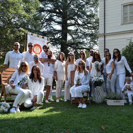 La sesta edizione del White Lunch, l’evento in bianco del Rotaract Club Valsesia