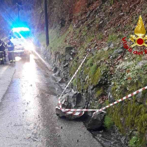 Varallo, cade masso sulla strada tra Dovesio e Arboerio