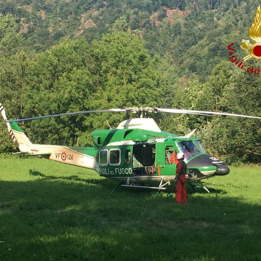 Escursionista bloccato su un sentiero a Scopa, recuperato dall'elicottero dei Vigili del Fuoco