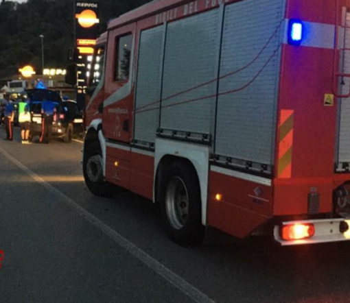 Scontro a Serravalle: un ferito incastrato tra le lamiere