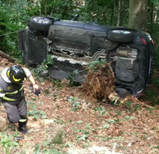 Scopello Alpe Mera, auto precipita per decine di metri. Grave una donna