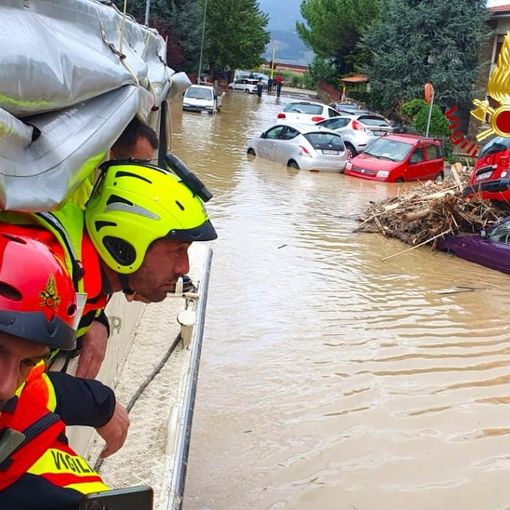 Vigili del Fuoco a Campi Bisenzio per soccorrere gli alluvionati FOTO e VIDEO