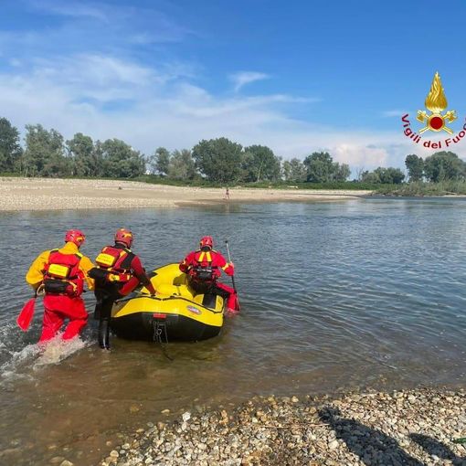 Uomo scomparso nel Sesia a Vercelli, le ricerche sono in corso