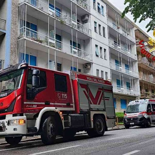 Vercelli: Donna necessita d'aiuto, arrivano i Vigili del Fuoco