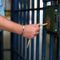 Alessandria, notte di violenza al carcere: detenuto dà fuoco alla cella e colpisce un ispettore con un bastone