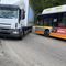 Code e rallentamenti al traffico a Valdilana per uno scontro tra pullman e camion FOTO