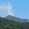 Incendi in Valsesia, fumo attorno al rifugio Res ma la struttura non è a rischio Incendi in Valsesia, fumo attorno al rifugio Res ma la struttura non è a rischio