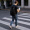 Occhio allo smartphone sulle strisce: il nuovo Codice della Strada potrebbe costare 75 euro ai pedoni (foto di repertorio) Occhio allo smartphone sulle strisce: il nuovo Codice della Strada potrebbe costare 75 euro ai pedoni (foto di repertorio)