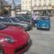 Porsche in piazza a Varallo: il raduno incontra anche la “mitica 500”