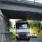 Camion bloccato sotto al cavalcavia a Buronzo