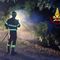 Incendio di sterpaglie in corso Rigola a Vercelli: intervento tempestivo dei Vigili del Fuoco scongiura danni maggiori