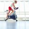 Come funziona una spin bike: caratteristiche tecniche e benefici