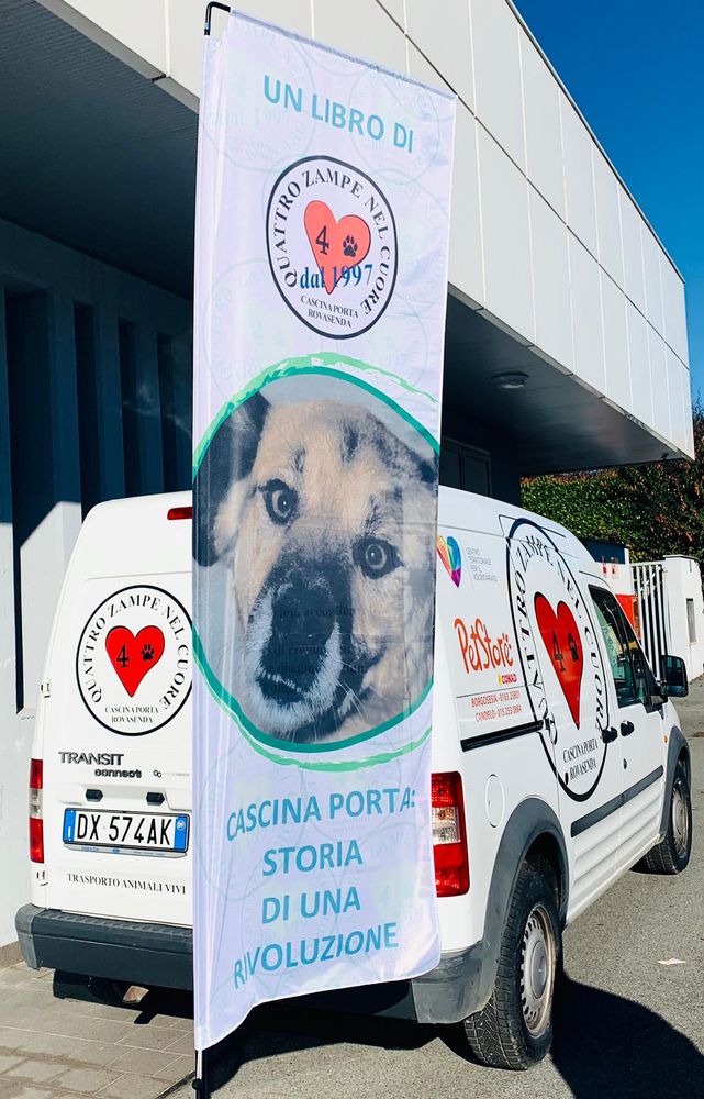 Successo per la presentazione dei nuovi gadgets di "Quattro zampe nel cuore"