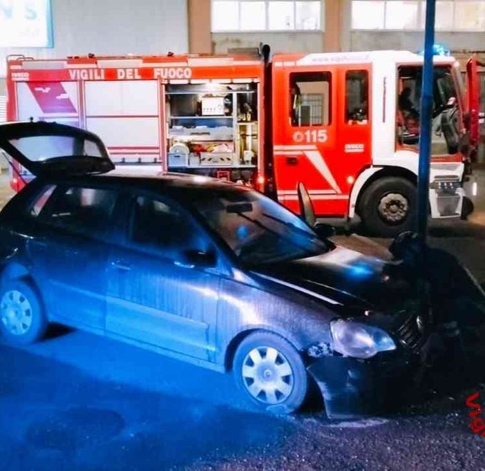 Ferito nello scontro fra due auto: incidente a Vercelli