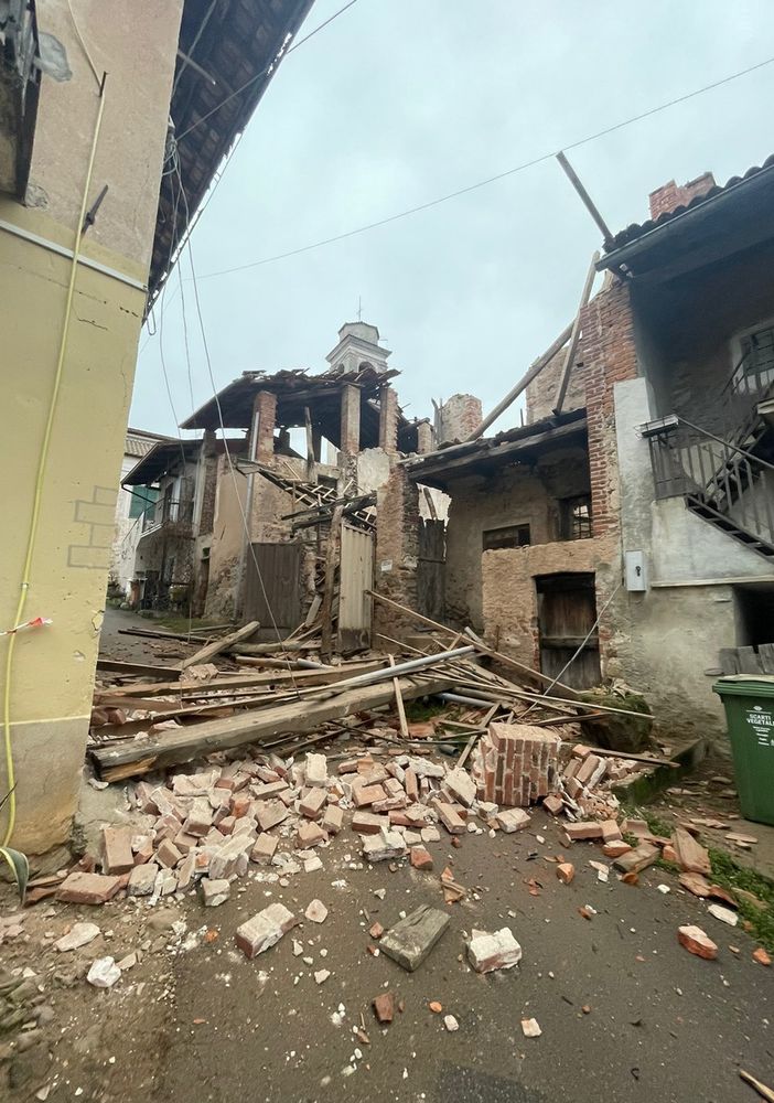 Roasio, crollo parziale di un’abitazione: in azione anche Vigili del Fuoco di Cossato