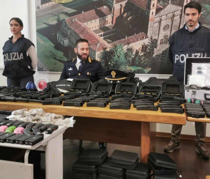 Vendeva online teaser importati illegalmente: in manette un 20enne vercellese