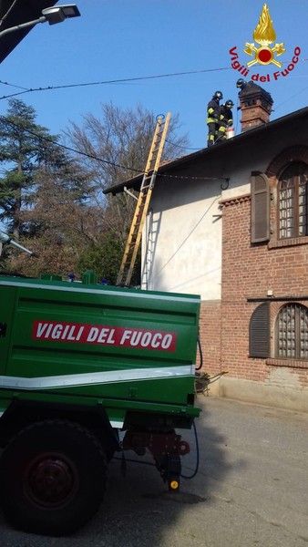 A fuoco una canna fumaria, principio d'incendio a Gattinara