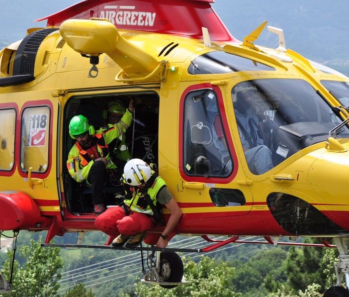 Bielmonte, accusa un malore improvviso e si accascia davanti al figlio: muore un uomo di 81 anni