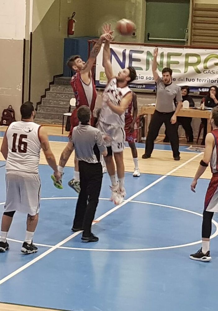 Barberi Valsesia Basket: gli Eagles espugnano il Pala Roccagni - Foto di Maurizio Ballarini e Marco Robino.