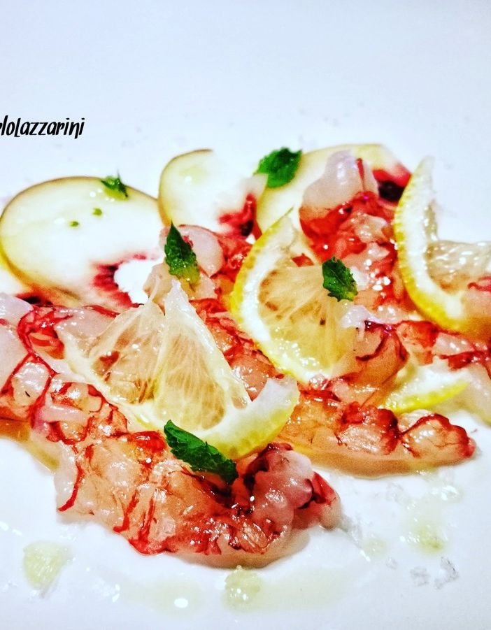 Ricetta: Crudo di Mazara, pesca, limone e menta piperita