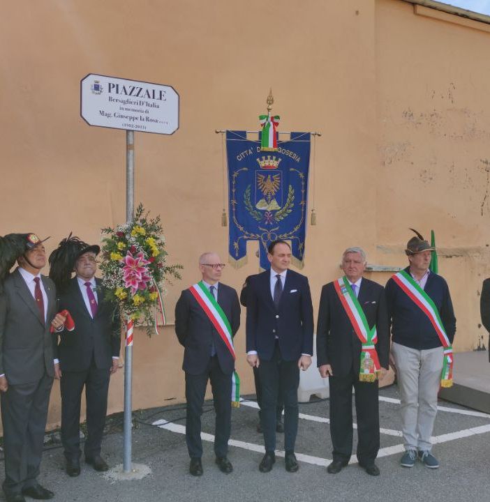 Borgosesia, inaugurato il Piazzale Bersaglieri d’Italia in Memoria del Maggiore Giuseppe la Rosa M.O.V.M.