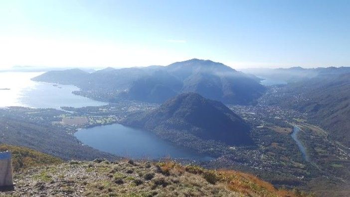 I laghi Maggiore ed Orta dalla vetta del Faiè (ph. Mauro Carlesso)