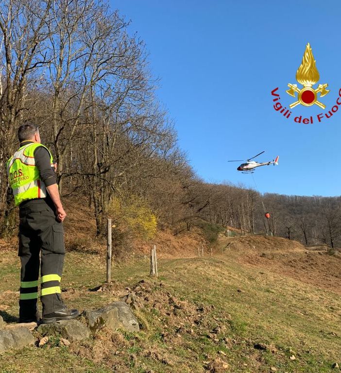 Postua, domato l'incendio. Oggi le operazioni di bonifica